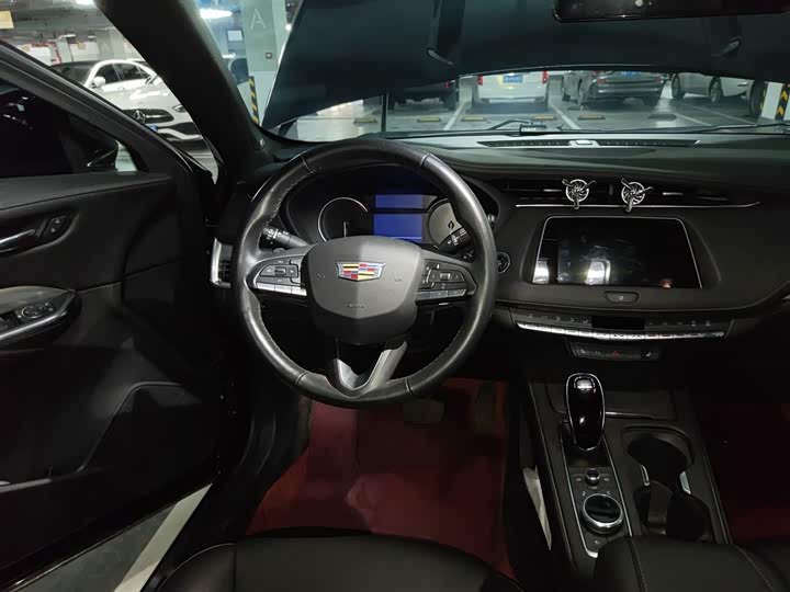 Photo 3 - Cadillac XT4