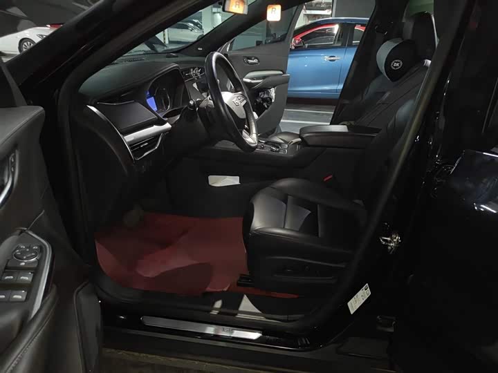 Photo 8 - Cadillac XT4