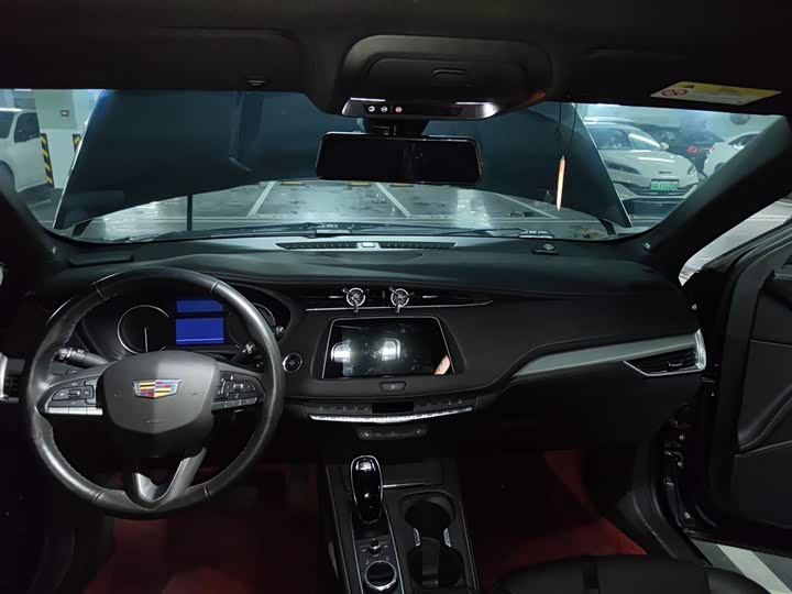 Photo 9 - Cadillac XT4