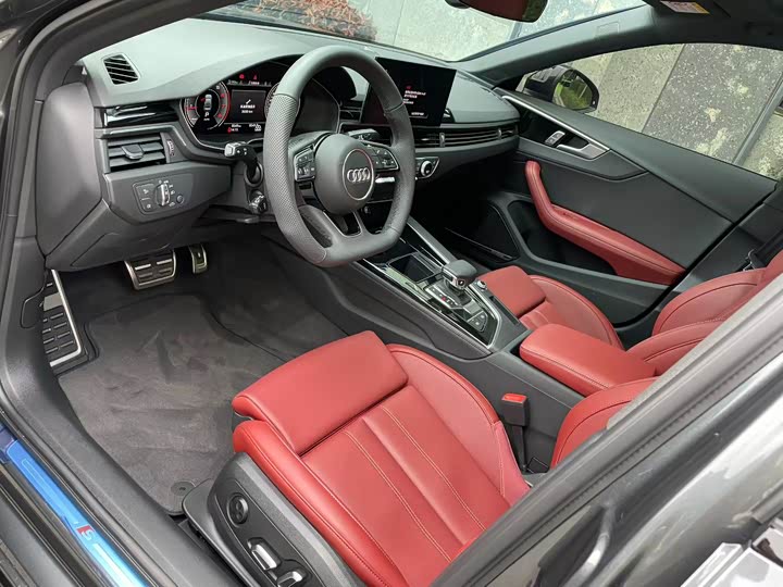 Audi A4L 2025 2025款 200万辆悦享版 40 TFSI 时尚动感型