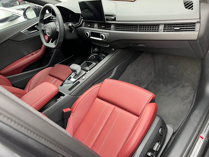Audi A4L 2025 2025款 200万辆悦享版 40 TFSI 时尚动感型