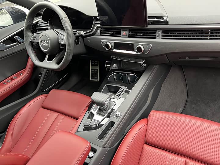 Audi A4L 2025 2025款 200万辆悦享版 40 TFSI 时尚动感型