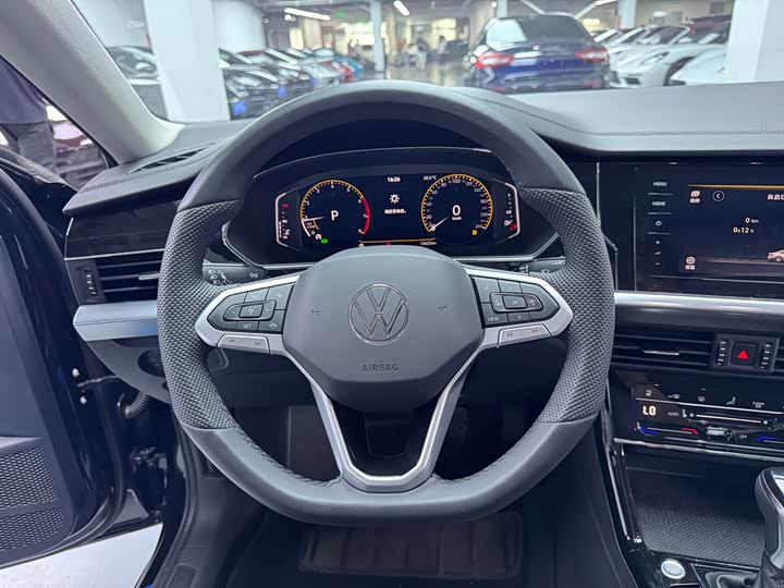 Фото 7 - Volkswagen Passat