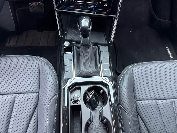 Фото 9 - Volkswagen Passat
