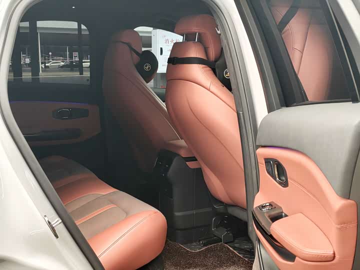 Фото 8 - Nio EC6