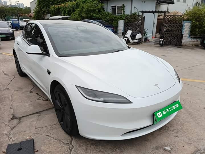 Photo 4 - Tesla Model 3