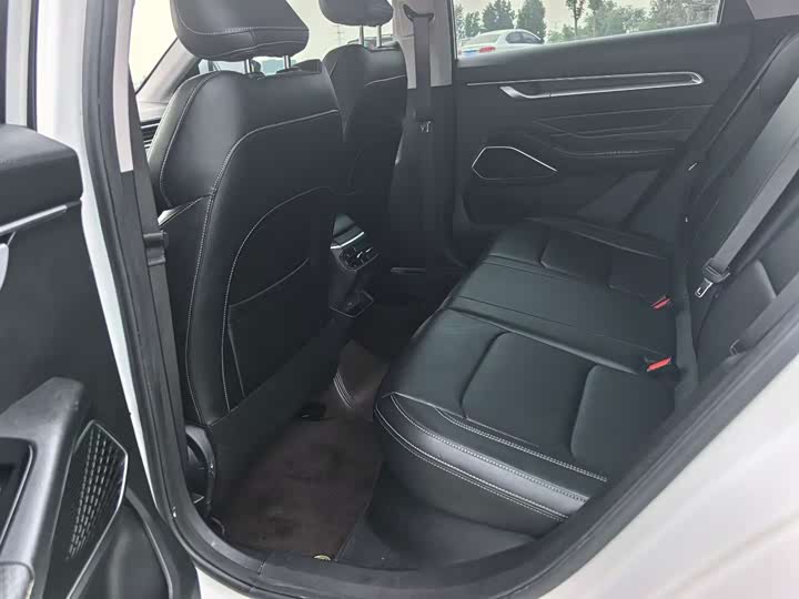 Фото 6 - Geely Emgrand
