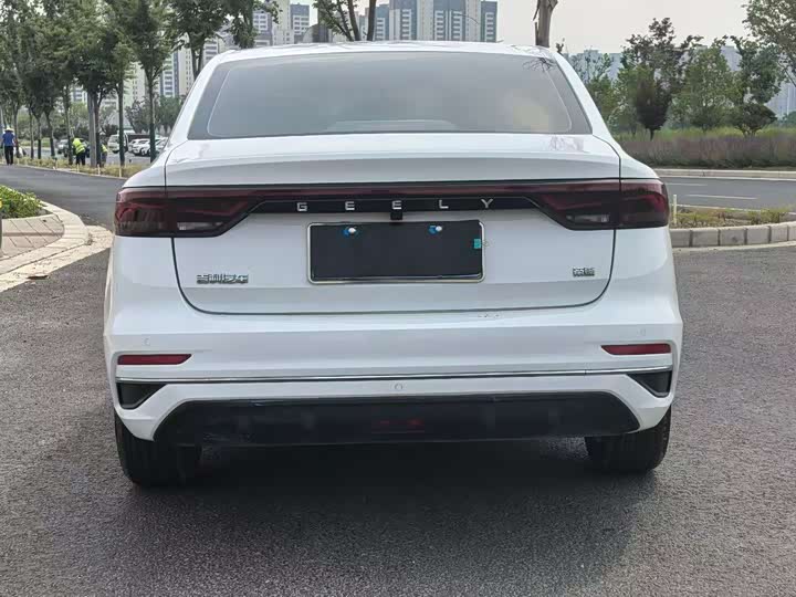 Фото 8 - Geely Emgrand