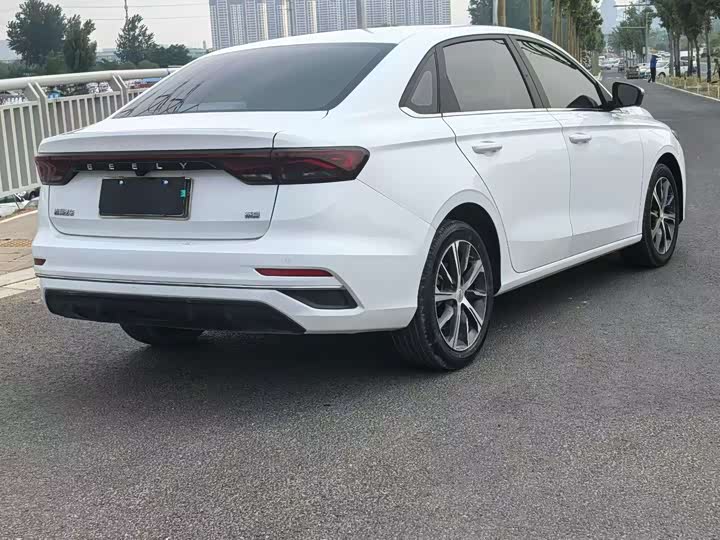 Фото 9 - Geely Emgrand
