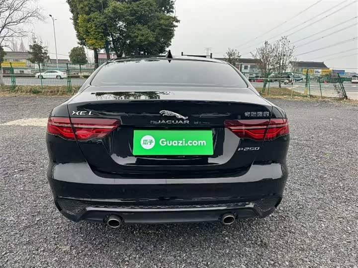 Zdjęcie 8 - Jaguar XE L