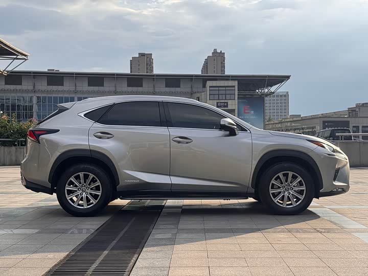 Фото 4 - Lexus NX