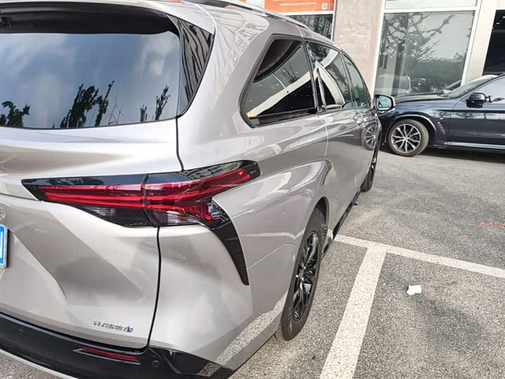 صورة 8 - Toyota Sienna