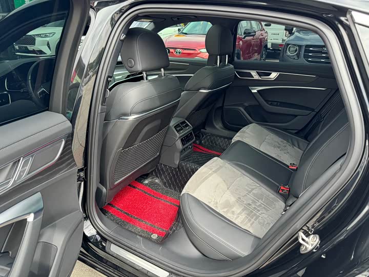 Фото 7 - Audi A6L