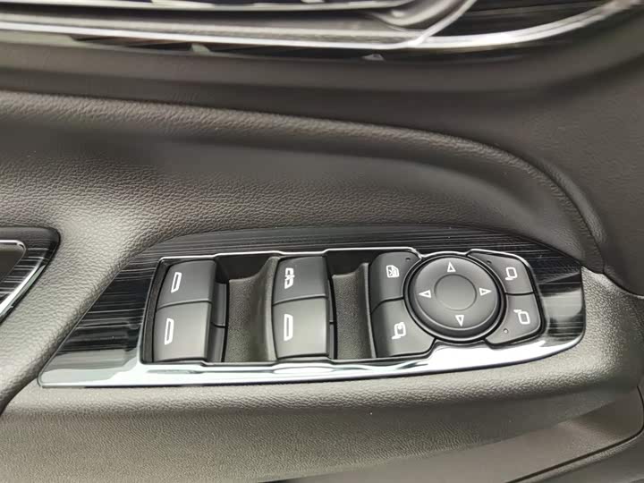 Фото 9 - Chevrolet Equinox