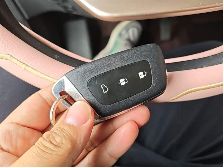 Photo 9 - Baojun KiWi EV
