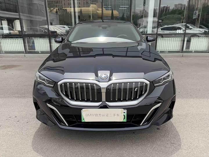 Фото 2 - BMW i5