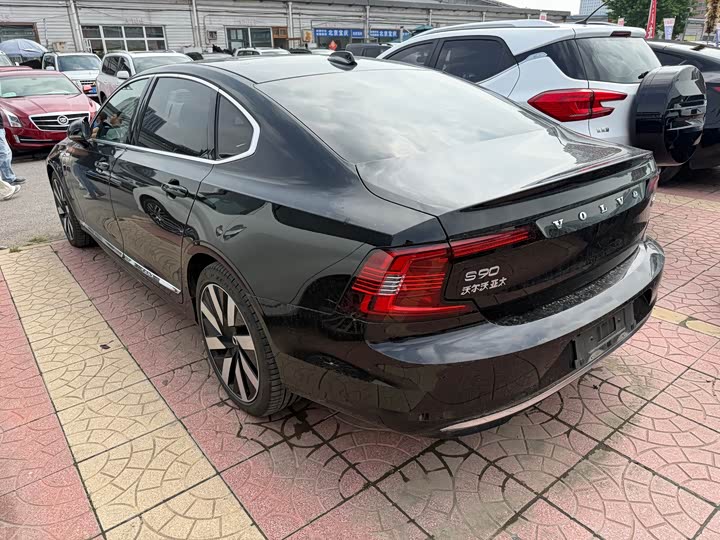 Volvo S90 Hybrid 2025 2025款 插电式混动 四驱长续航智雅豪华版