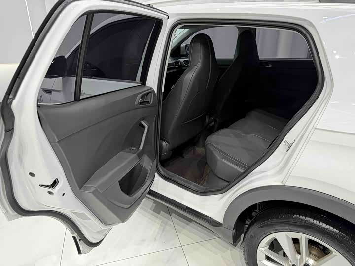 Photo 7 - Volkswagen T-Cross