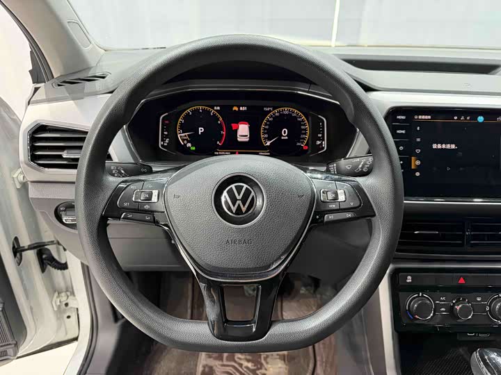 Photo 9 - Volkswagen T-Cross