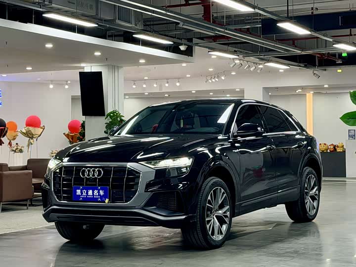 Фото 1 - Audi Q8