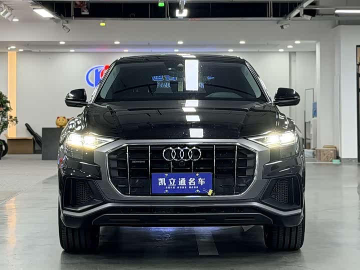 Фото 2 - Audi Q8