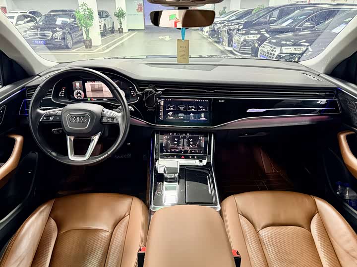 Фото 4 - Audi Q8