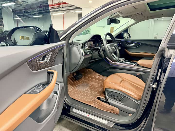 Фото 6 - Audi Q8
