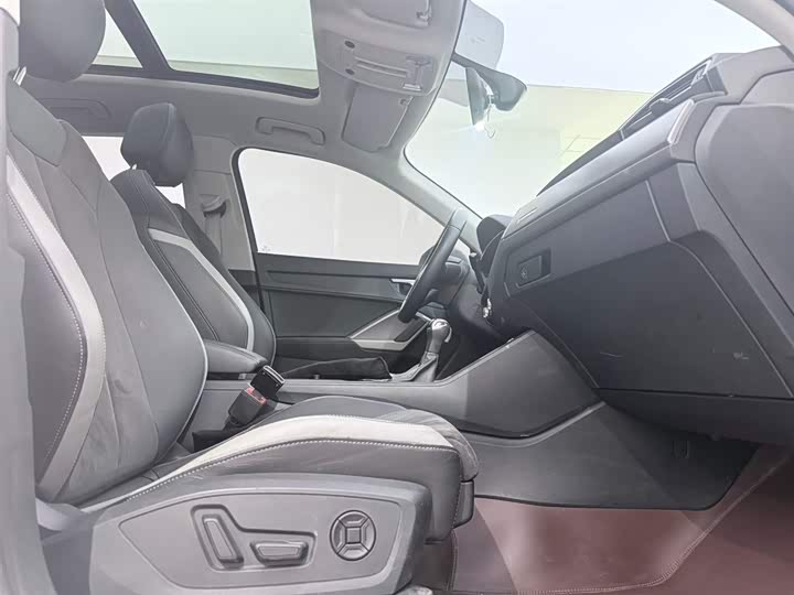 Zdjęcie 8 - Audi Q3