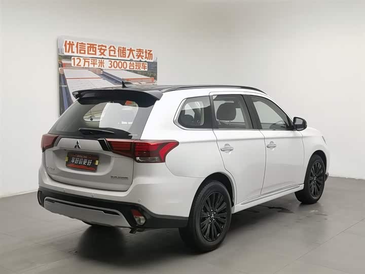 Фото 2 - Mitsubishi Outlander