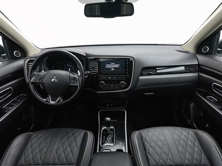 Фото 5 - Mitsubishi Outlander