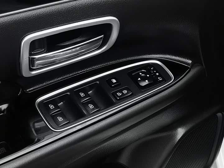 Фото 9 - Mitsubishi Outlander