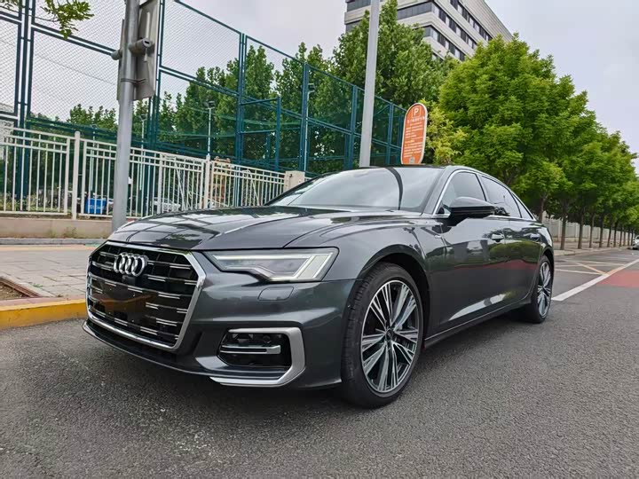 Фото 1 - Audi A6L