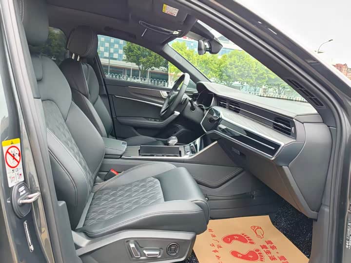 Фото 5 - Audi A6L