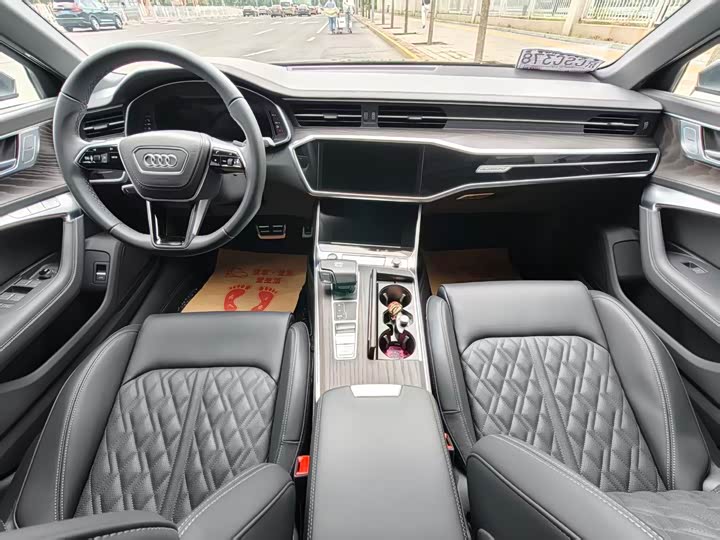 Фото 8 - Audi A6L