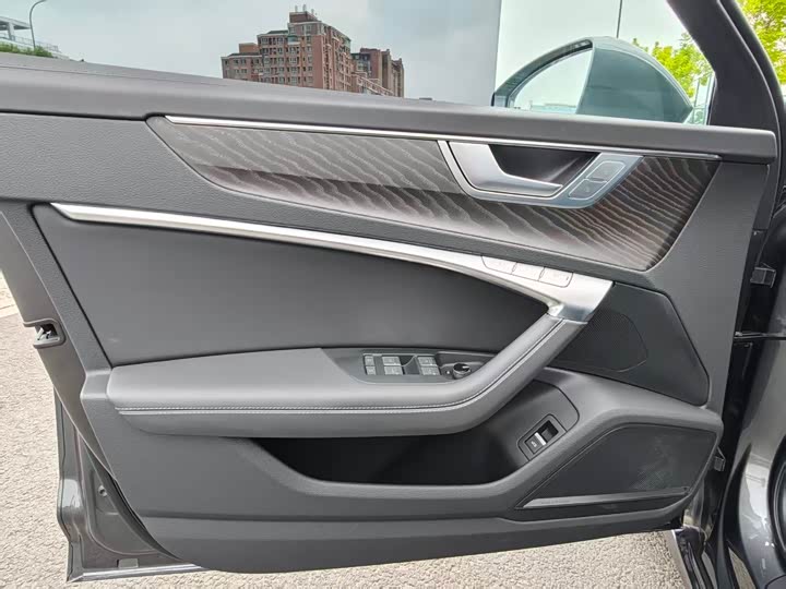 Фото 9 - Audi A6L