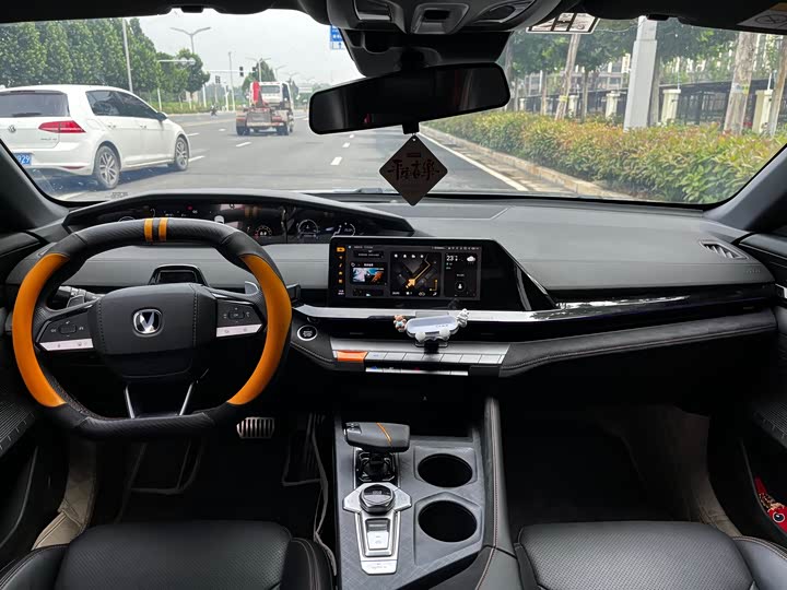 Фото 6 - Changan UNI-V