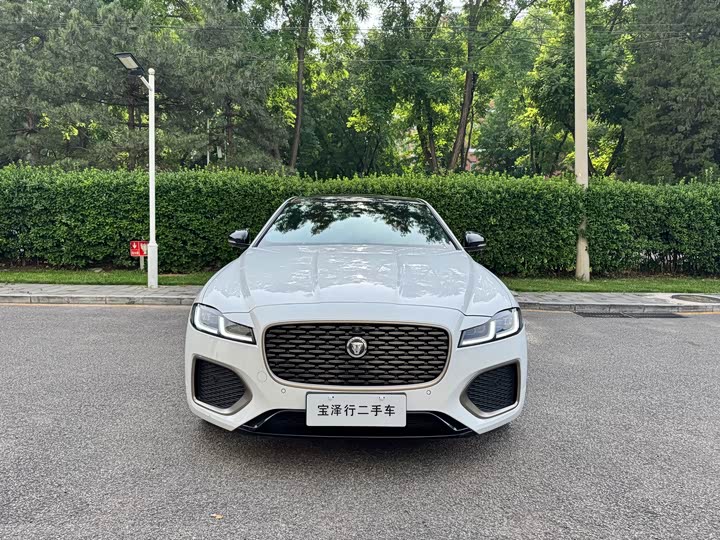 Jaguar XF L 2024 2024款 2.0T P300 四驱旗舰运动鎏金版