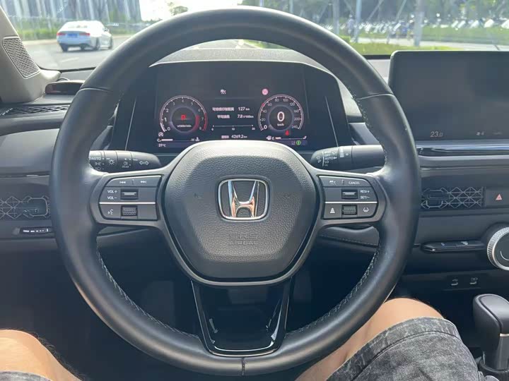 Фото 3 - Honda Accord
