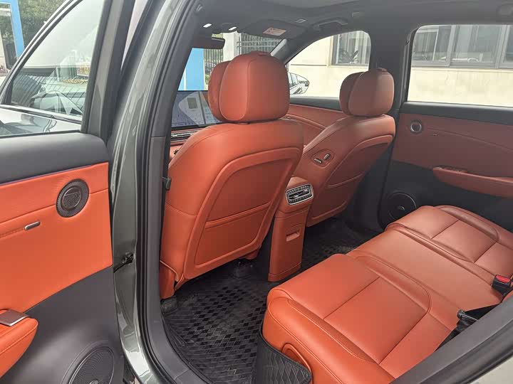 Photo 7 - Hongqi HS6 Hybrid