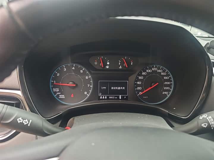 Фото 8 - Chevrolet Equinox
