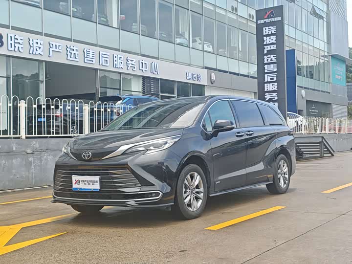 Photo 1 - Toyota Sienna