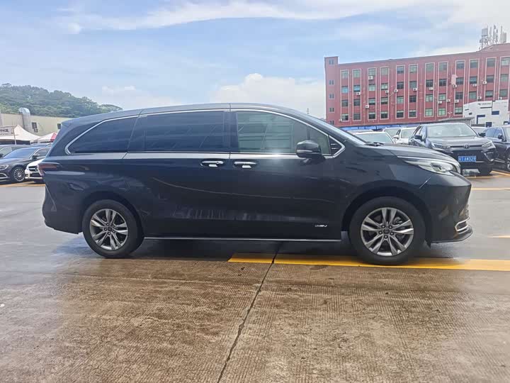 Photo 4 - Toyota Sienna