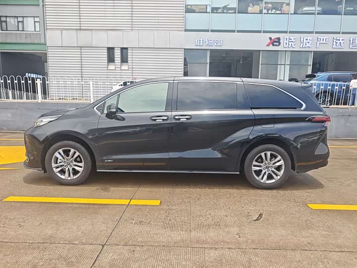 Photo 5 - Toyota Sienna