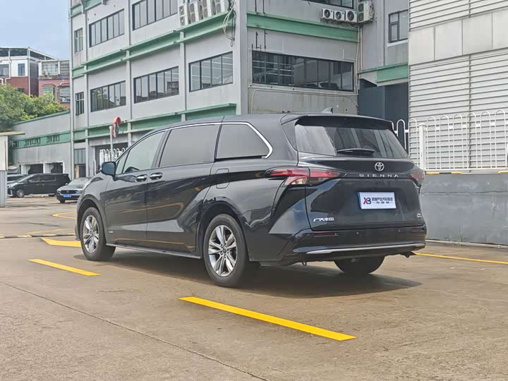 Photo 6 - Toyota Sienna