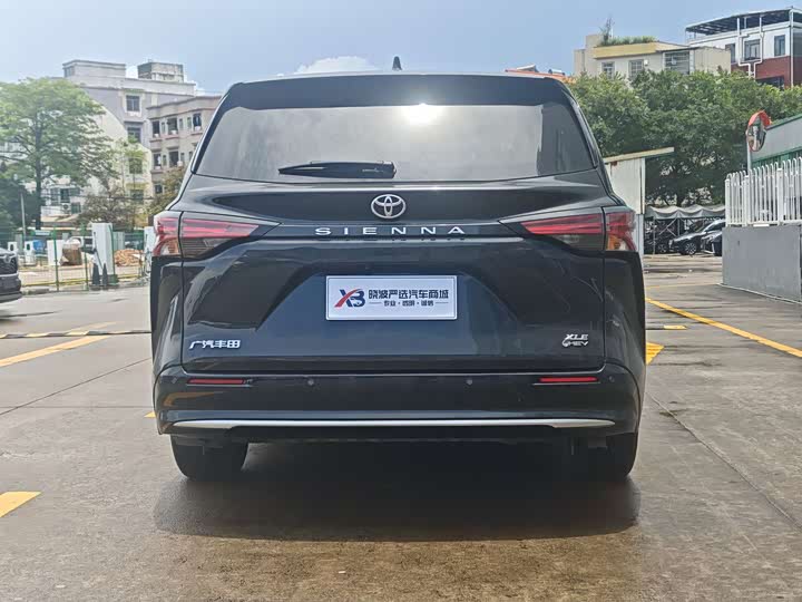 Photo 7 - Toyota Sienna