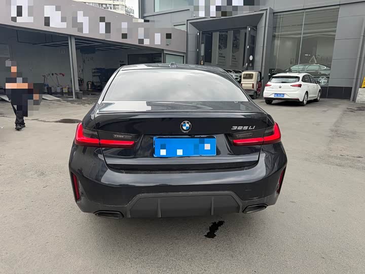 Photo 8 - BMW 3 Series