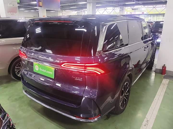 Фото 7 - Roewe iMax 8