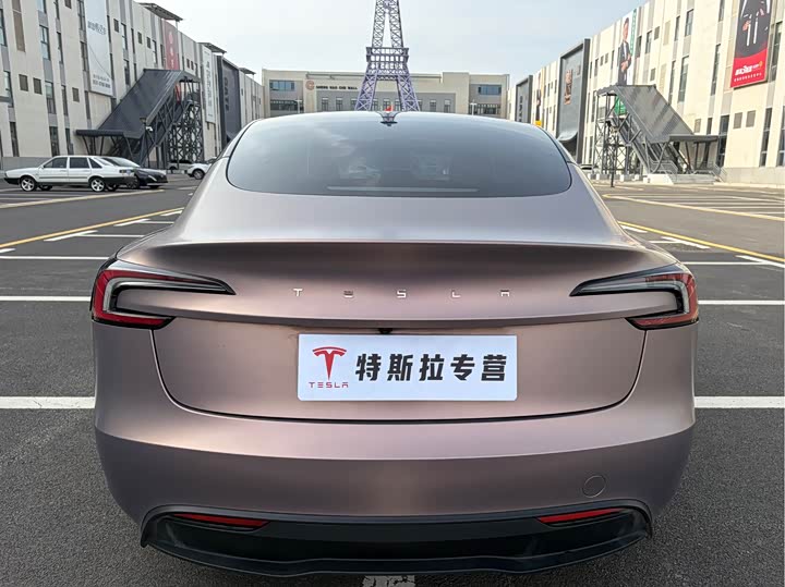 Zdjęcie 8 - Tesla Model 3