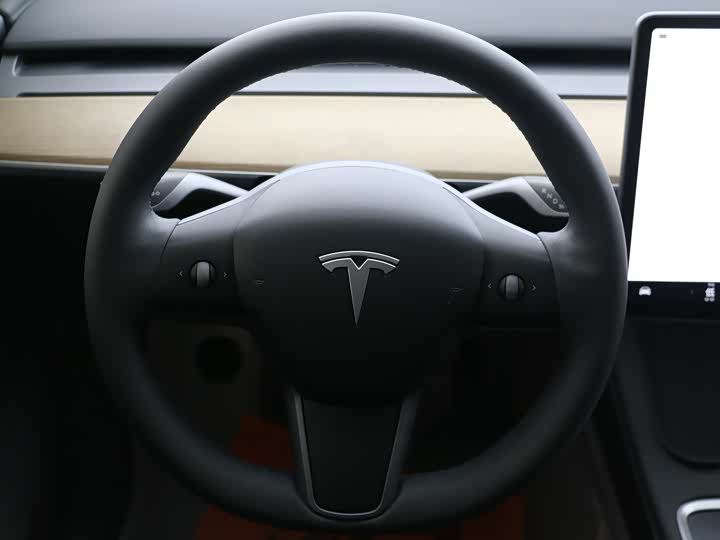 Photo 9 - Tesla Model Y