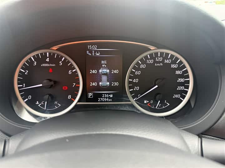 Photo 5 - Nissan Tiida